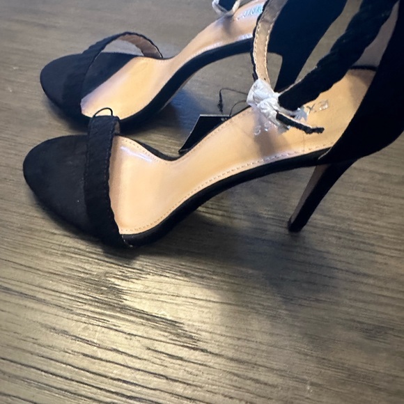 High Heels - Picture 4 of 4